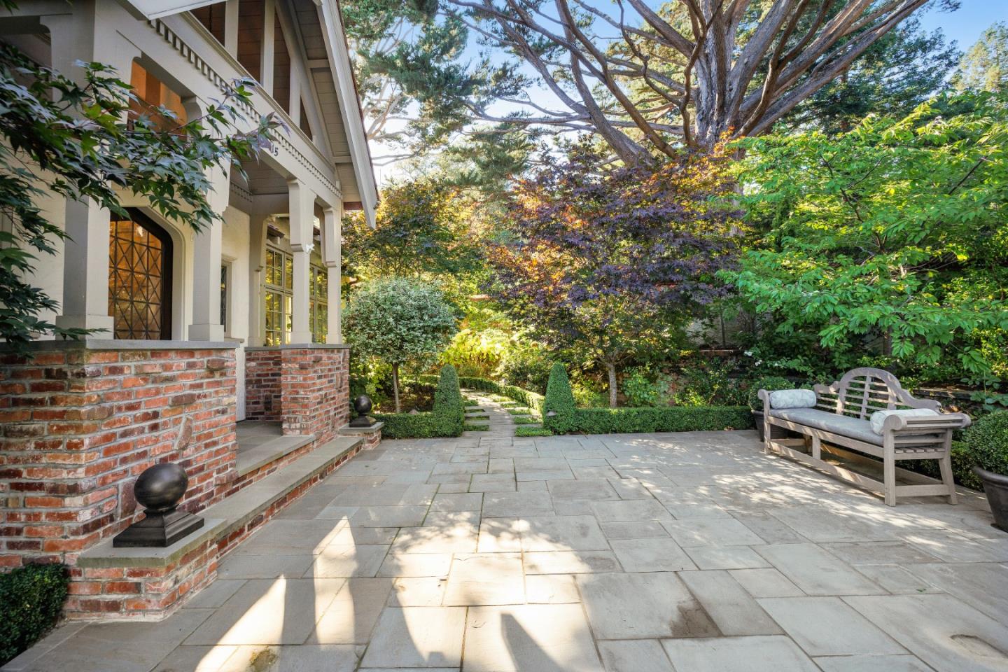 Detail Gallery Image 8 of 157 For 2415 Summit Dr, Hillsborough,  CA 94010 - 4 Beds | 3/1 Baths
