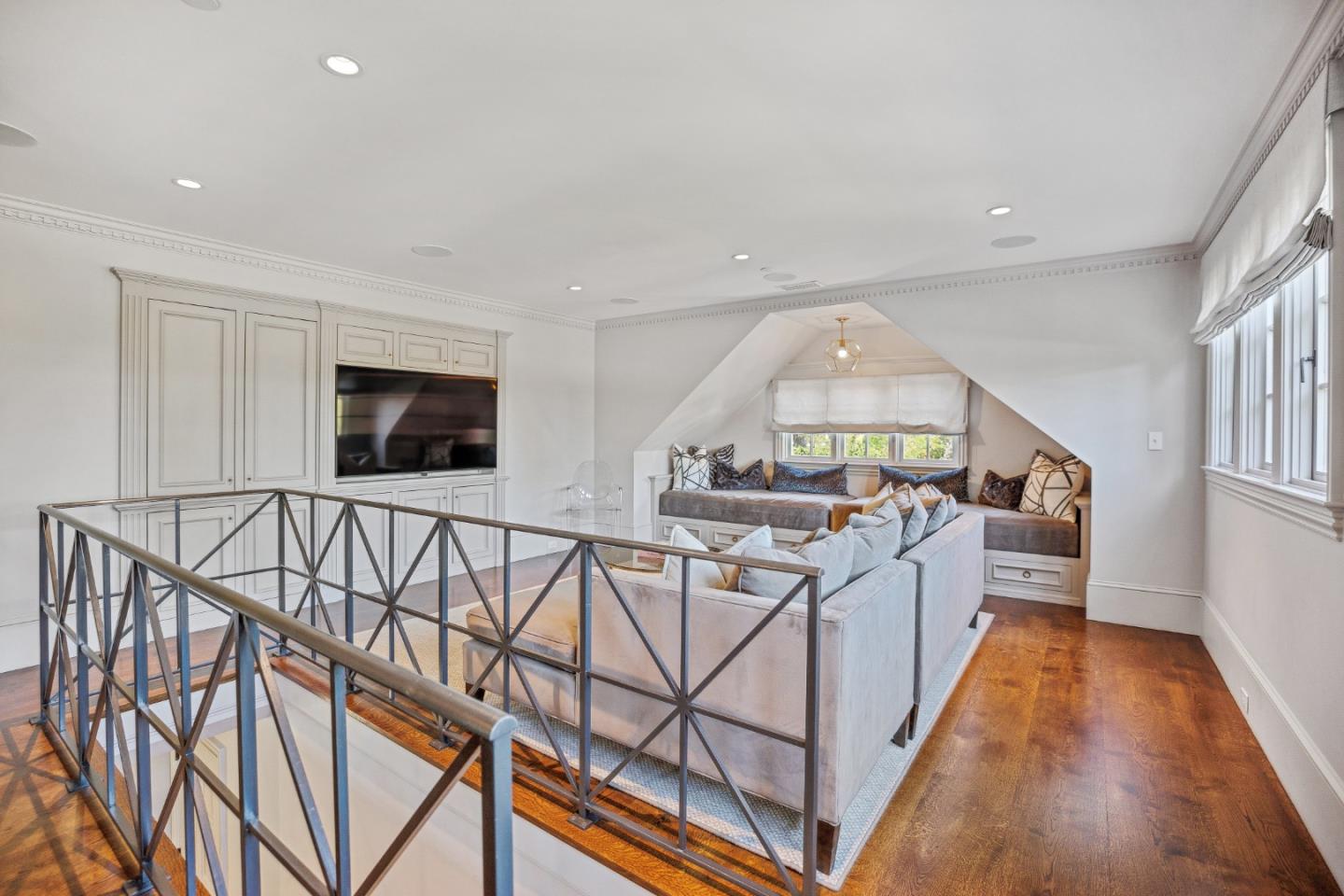 Detail Gallery Image 82 of 157 For 2415 Summit Dr, Hillsborough,  CA 94010 - 4 Beds | 3/1 Baths