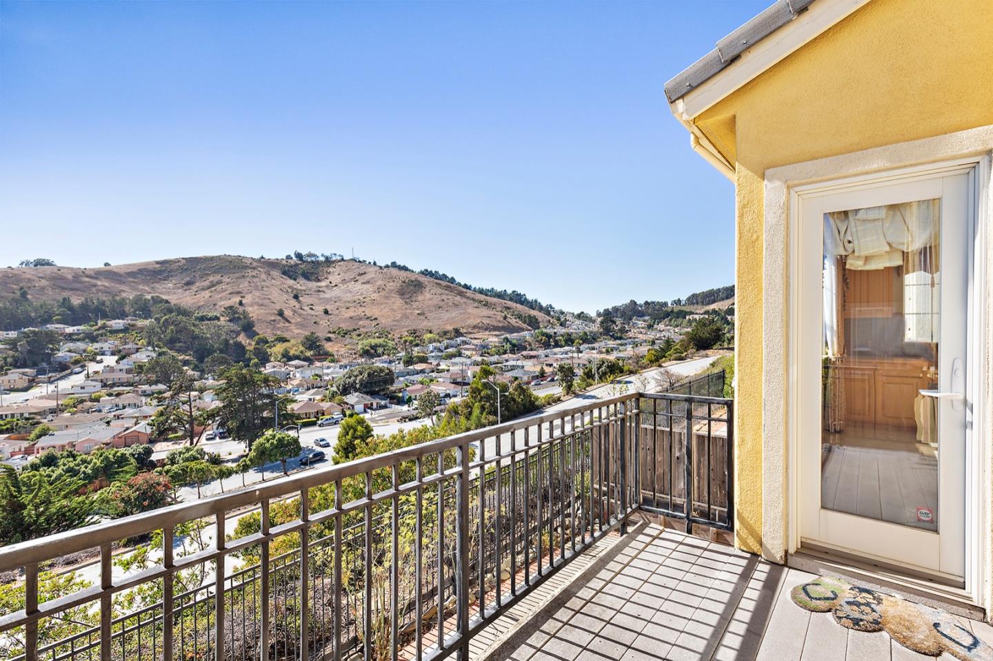 Detail Gallery Image 13 of 80 For 107 Bayview Dr, South San Francisco,  CA 94080 - 5 Beds | 4/1 Baths