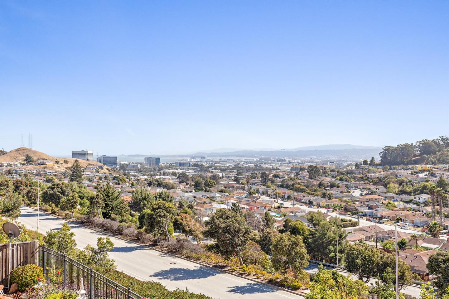 Detail Gallery Image 16 of 80 For 107 Bayview Dr, South San Francisco,  CA 94080 - 5 Beds | 4/1 Baths