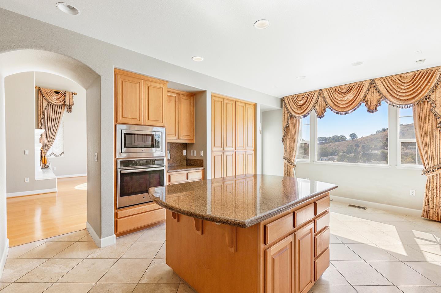 Detail Gallery Image 27 of 80 For 107 Bayview Dr, South San Francisco,  CA 94080 - 5 Beds | 4/1 Baths