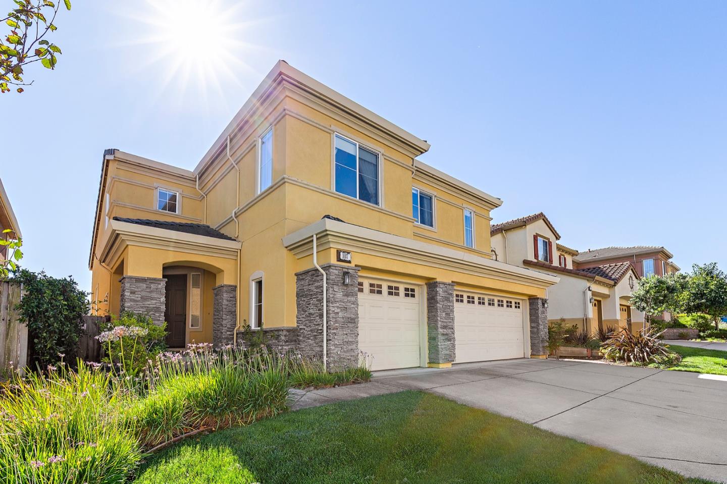 Detail Gallery Image 3 of 80 For 107 Bayview Dr, South San Francisco,  CA 94080 - 5 Beds | 4/1 Baths