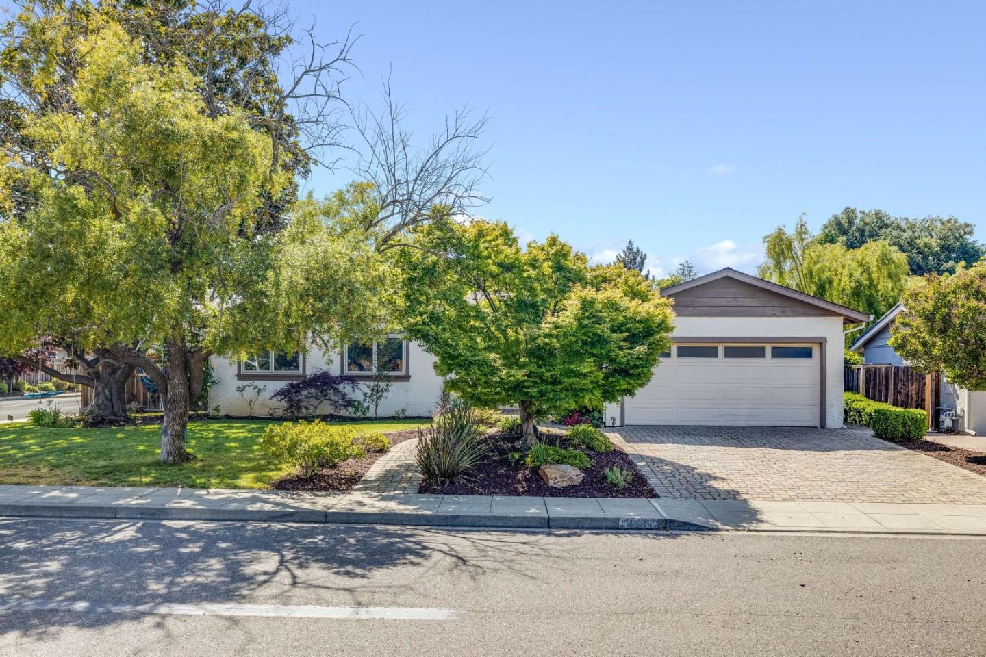 Detail Gallery Image 1 of 1 For 2580 Westford Way, Mountain View,  CA 94040 - 4 Beds | 2/1 Baths