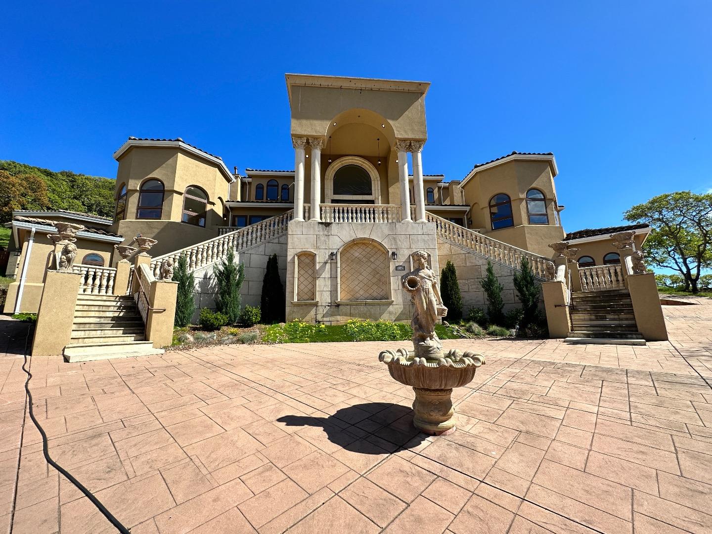 Photo of 734 Bridle Ridge Ct in Fairfield, CA