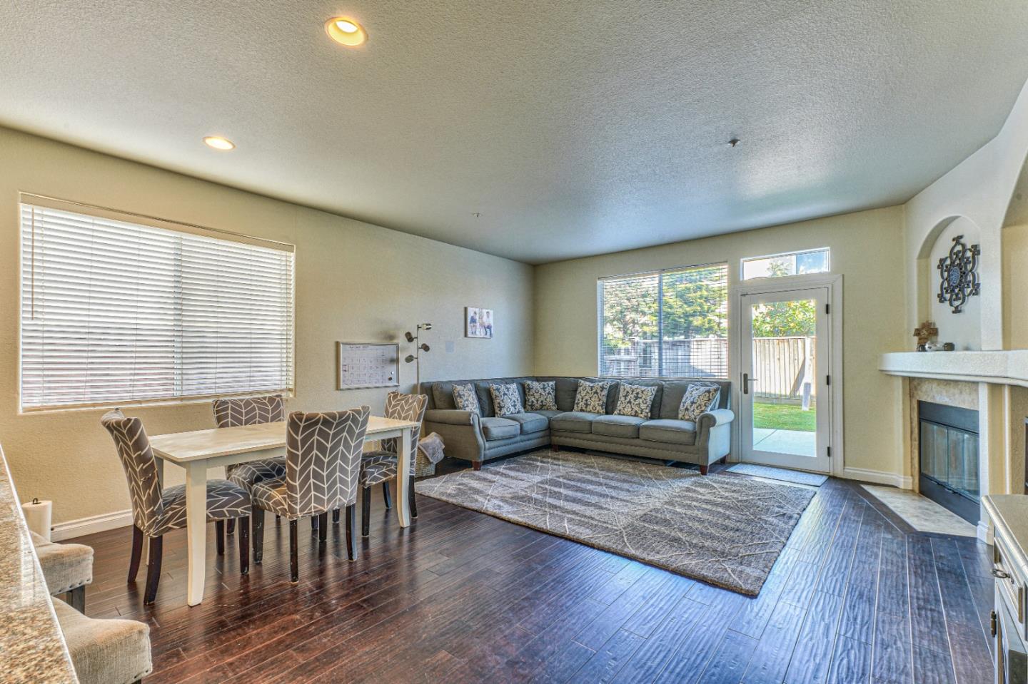 Detail Gallery Image 12 of 35 For 10 Whitman Cir, Salinas,  CA 93906 - 4 Beds | 2/1 Baths