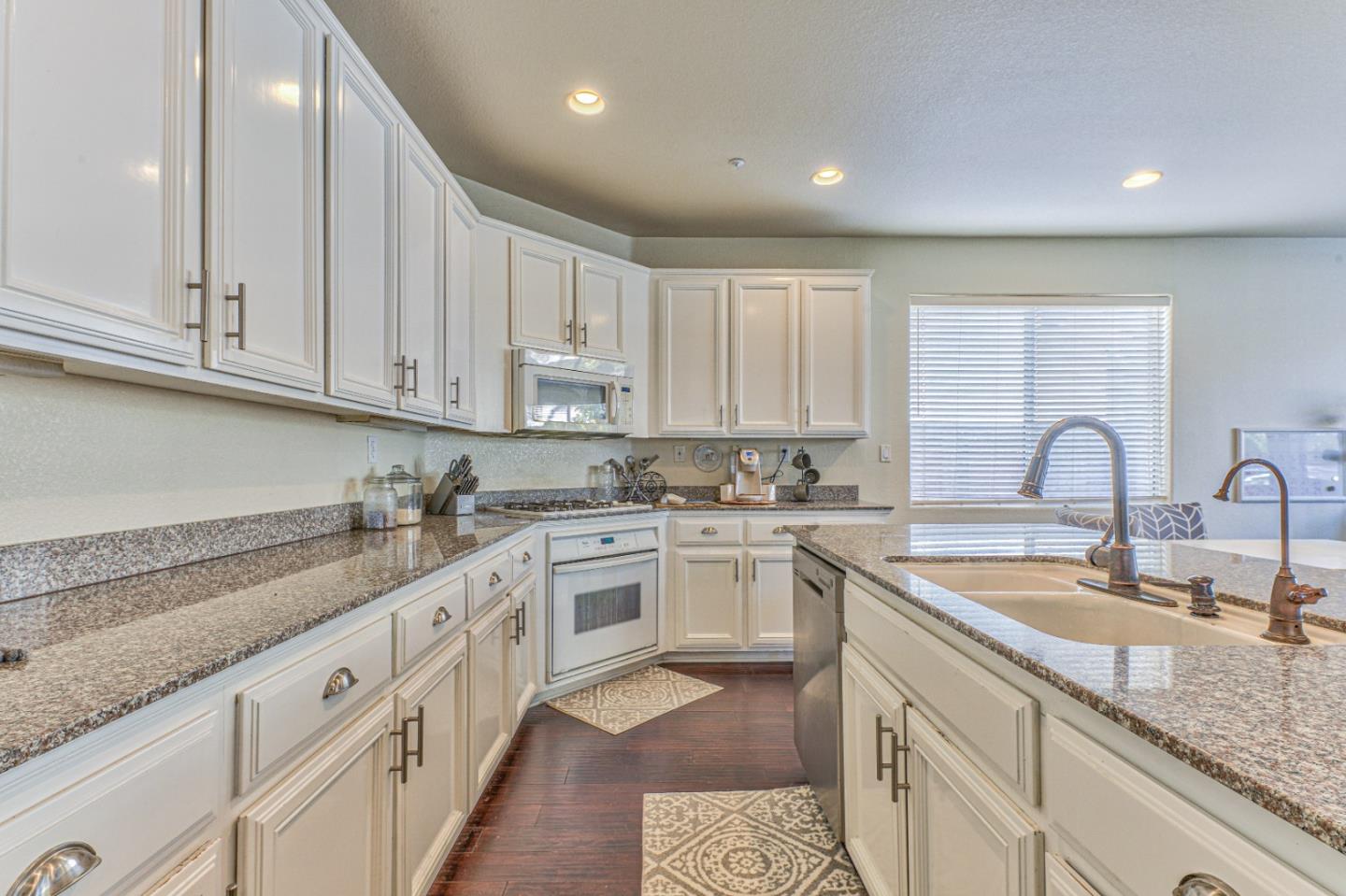 Detail Gallery Image 17 of 35 For 10 Whitman Cir, Salinas,  CA 93906 - 4 Beds | 2/1 Baths