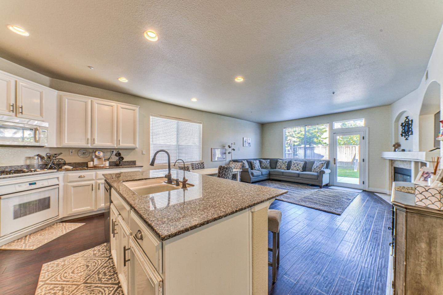 Detail Gallery Image 18 of 35 For 10 Whitman Cir, Salinas,  CA 93906 - 4 Beds | 2/1 Baths