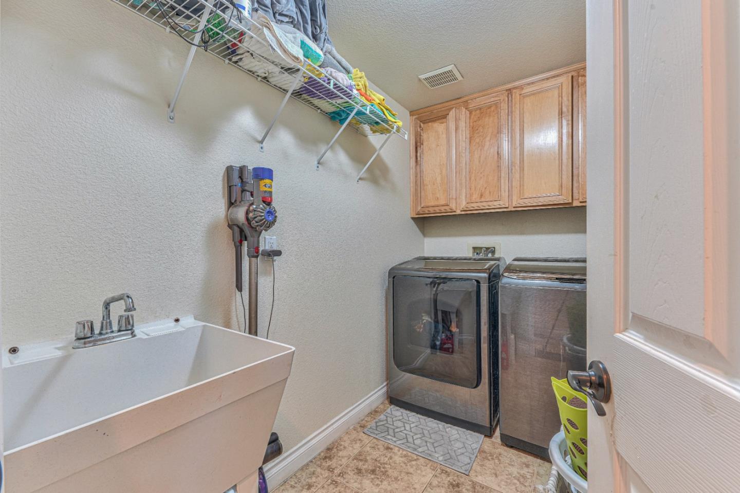 Detail Gallery Image 21 of 35 For 10 Whitman Cir, Salinas,  CA 93906 - 4 Beds | 2/1 Baths