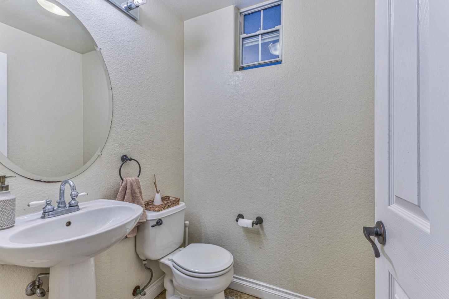 Detail Gallery Image 22 of 35 For 10 Whitman Cir, Salinas,  CA 93906 - 4 Beds | 2/1 Baths