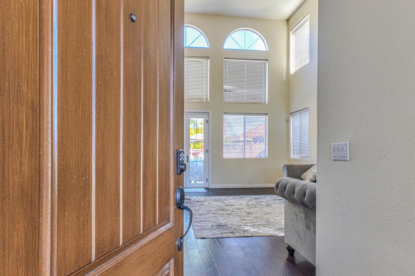Detail Gallery Image 5 of 35 For 10 Whitman Cir, Salinas,  CA 93906 - 4 Beds | 2/1 Baths
