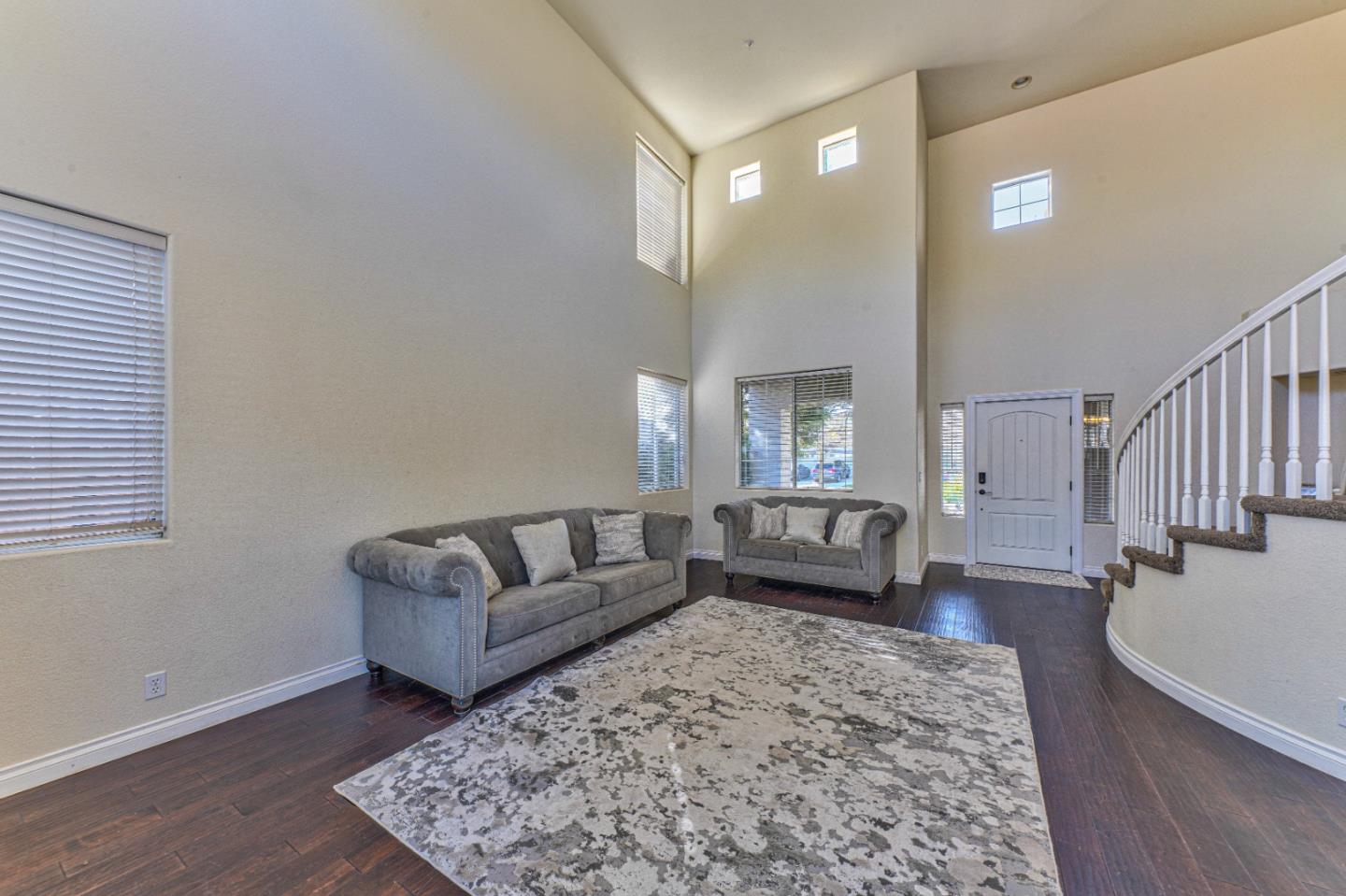 Detail Gallery Image 8 of 35 For 10 Whitman Cir, Salinas,  CA 93906 - 4 Beds | 2/1 Baths