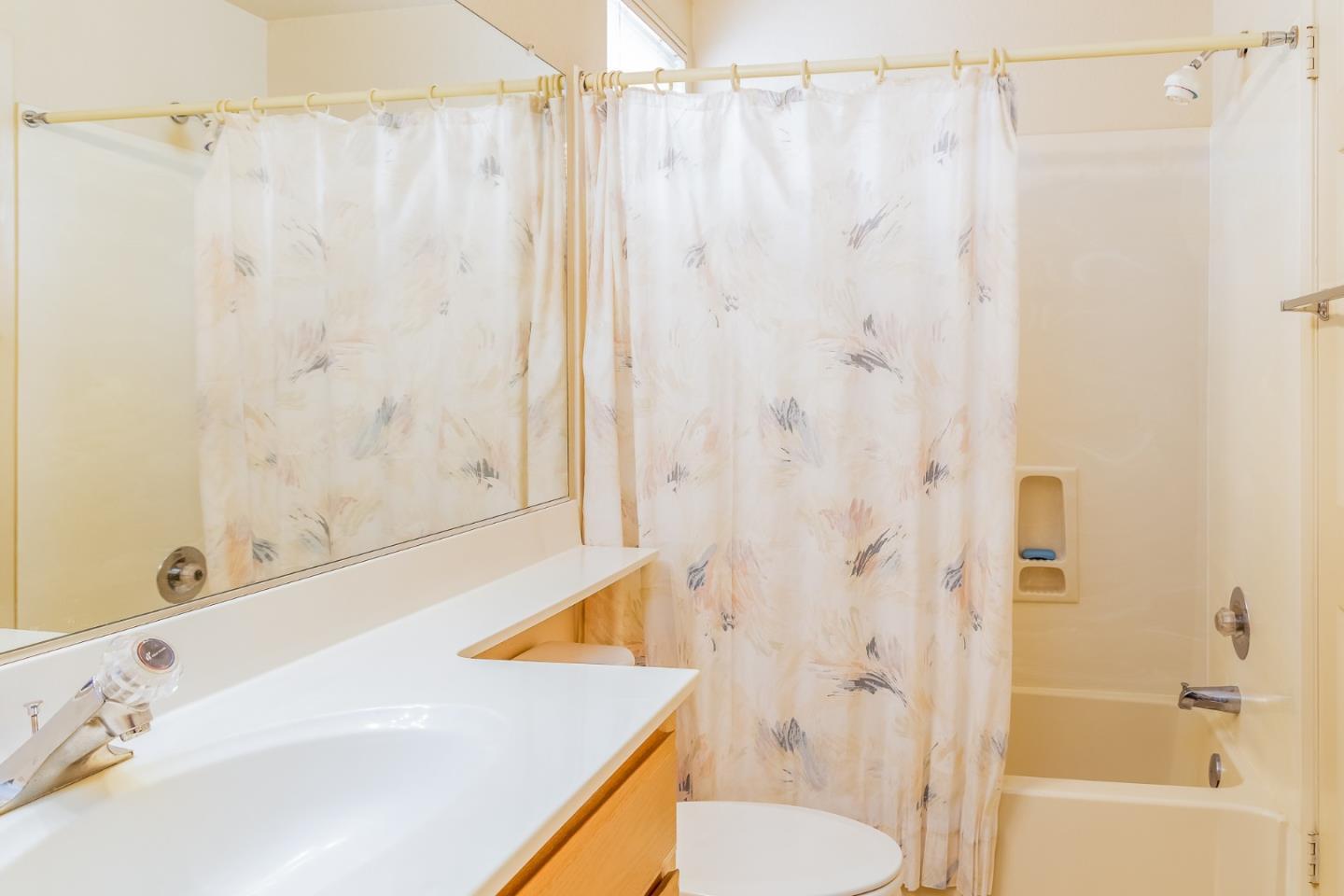 Detail Gallery Image 12 of 17 For 21024 Country Park Rd, Salinas,  CA 93908 - 3 Beds | 2/1 Baths