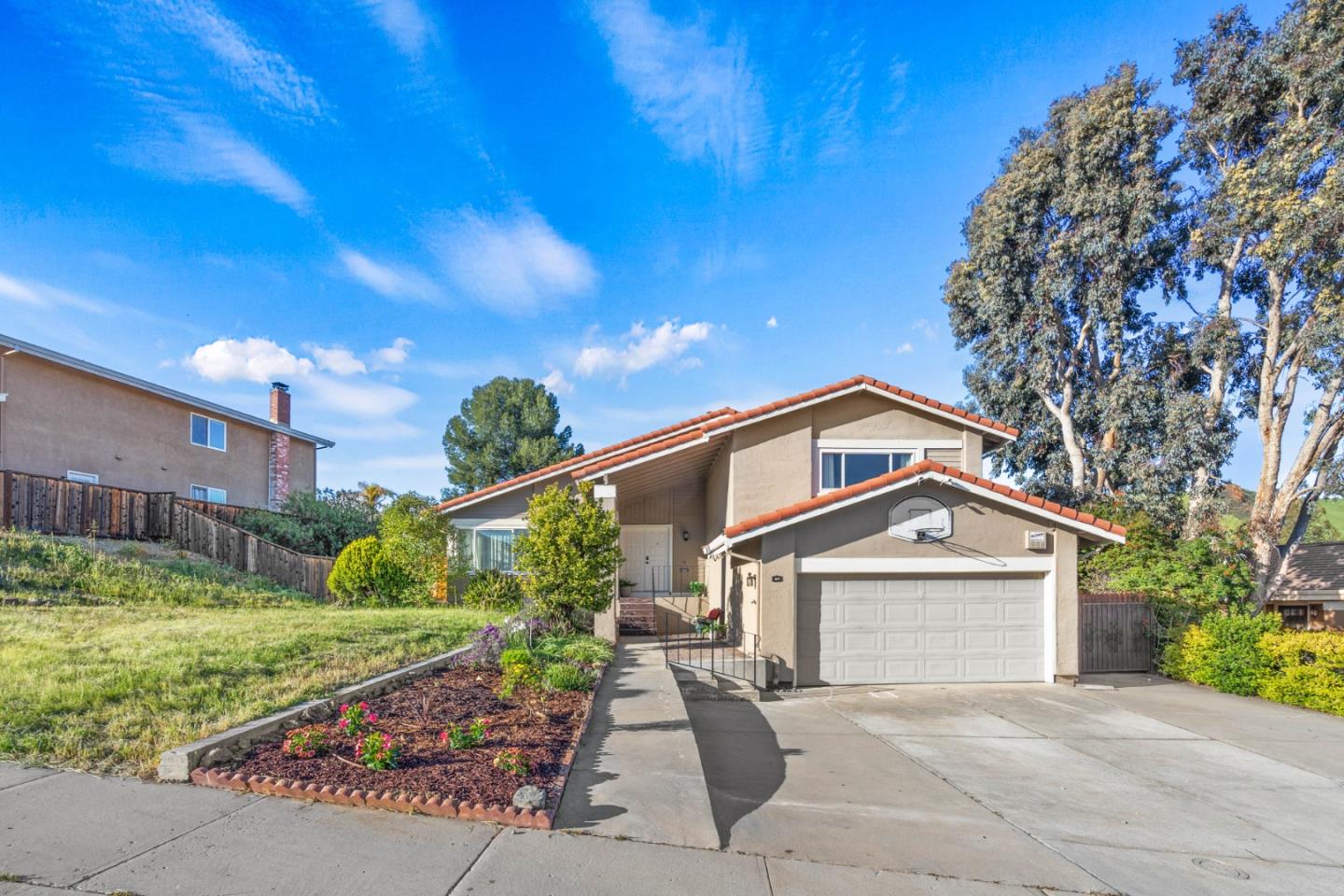 Detail Gallery Image 1 of 1 For 469 Archglen Way, San Jose,  CA 95111 - 4 Beds | 3 Baths