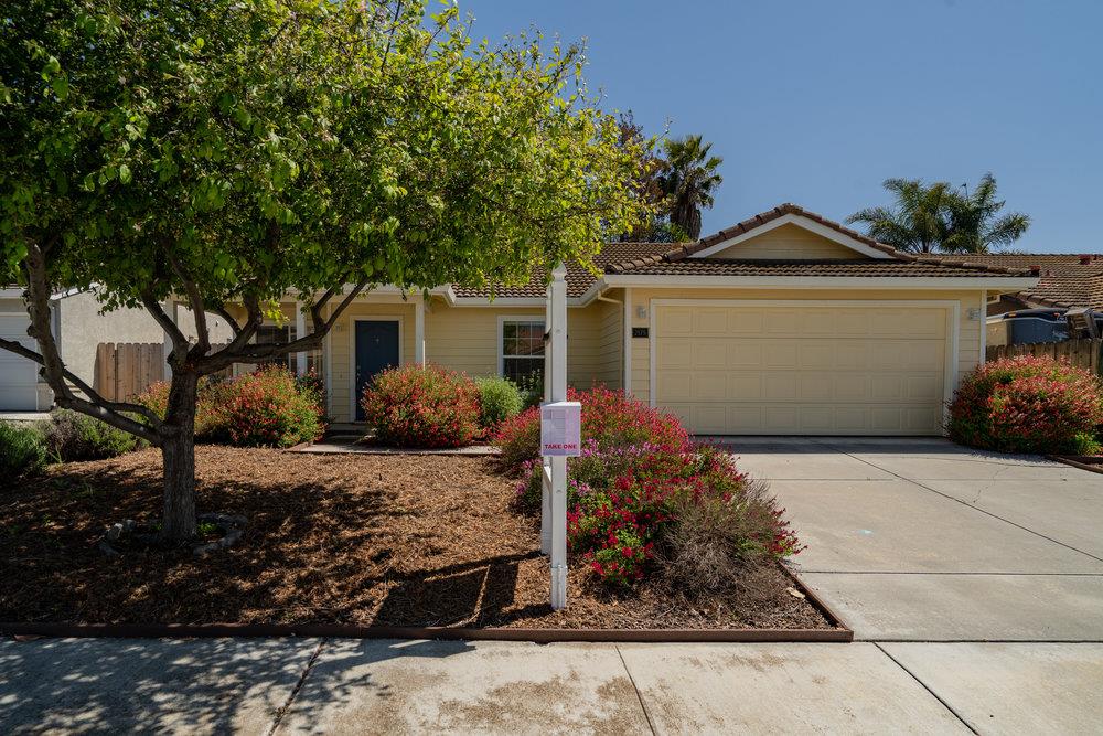Detail Gallery Image 1 of 1 For 2175 Teakwood Ct, Hollister,  CA 95023 - 3 Beds | 2 Baths
