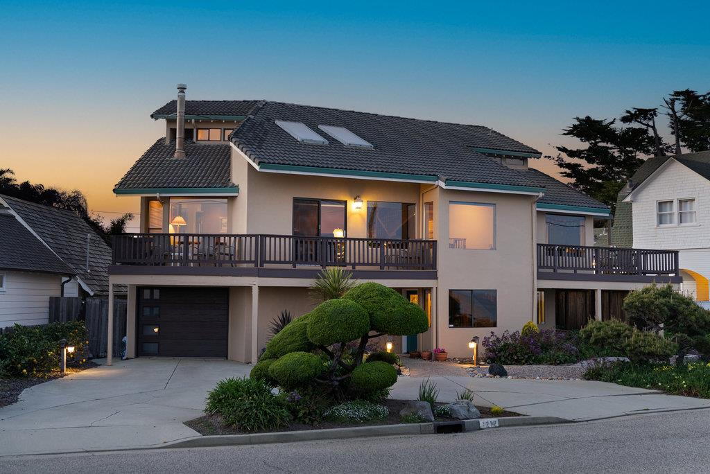 Detail Gallery Image 1 of 72 For 1212 W Cliff Dr, Santa Cruz,  CA 95060 - 4 Beds | 2/1 Baths