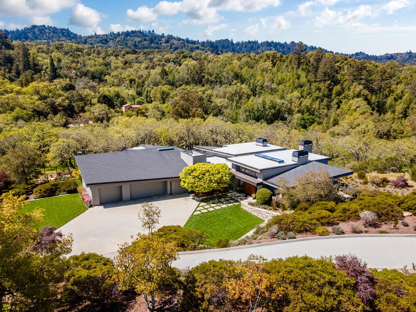 Photo of 10 Redberry Rdg in Portola Valley, CA