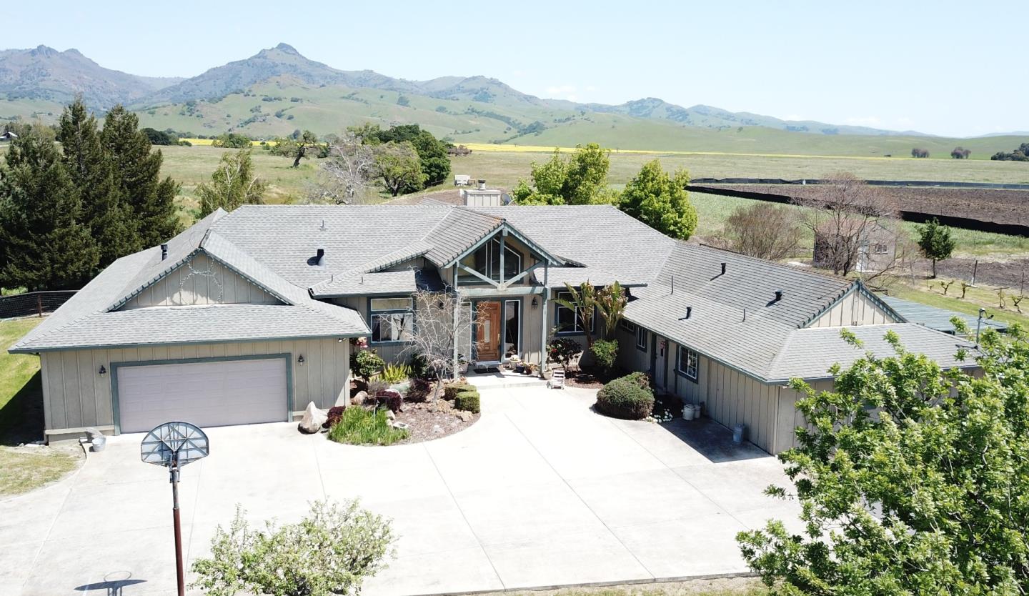Photo of 1191 Lone Tree Rd in Hollister, CA