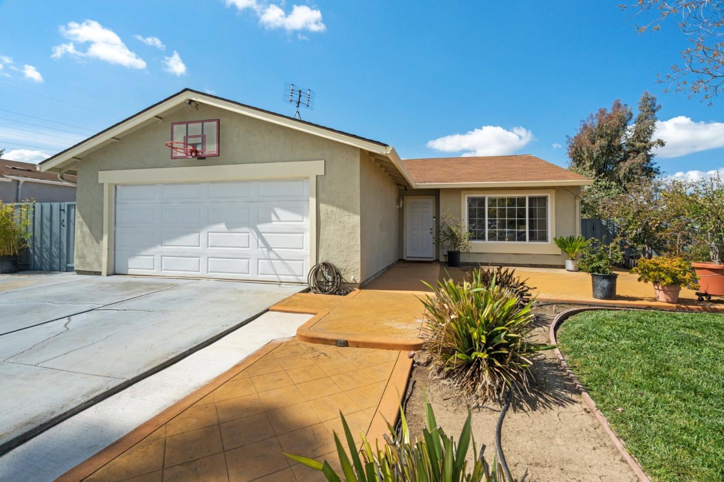 Detail Gallery Image 1 of 1 For 2807 Stemple Ct, San Jose,  CA 95121 - 3 Beds | 2 Baths