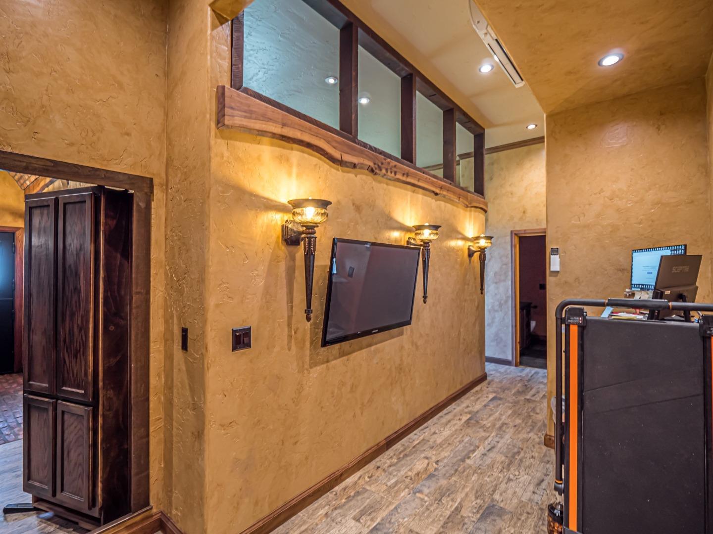 Detail Gallery Image 16 of 50 For 26181 Loma Prieta Way, Los Gatos,  CA 95033 - 3 Beds | 2/1 Baths