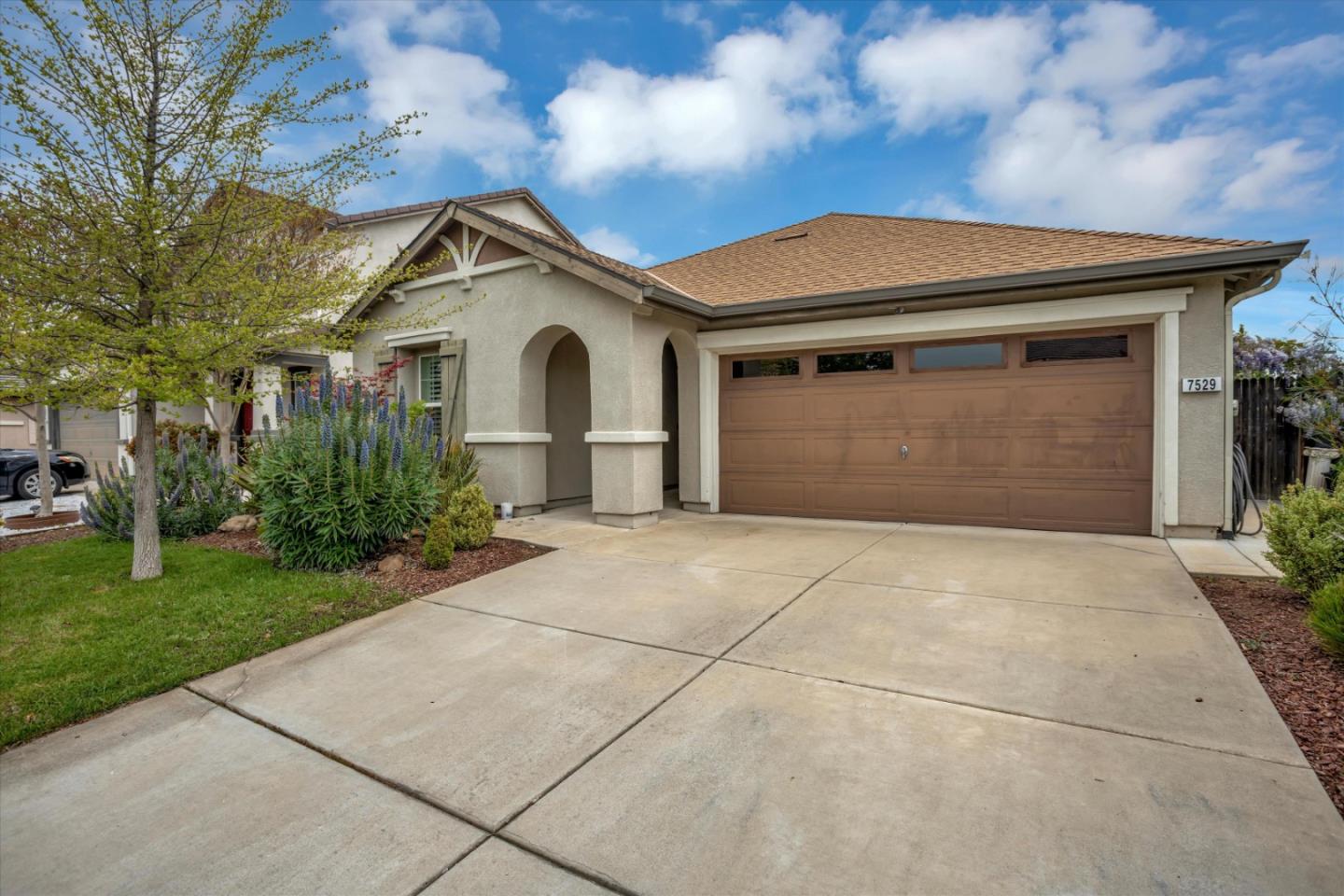 Detail Gallery Image 1 of 1 For 7529 Hazelton Way, Sacramento,  CA 95829 - 4 Beds | 2 Baths