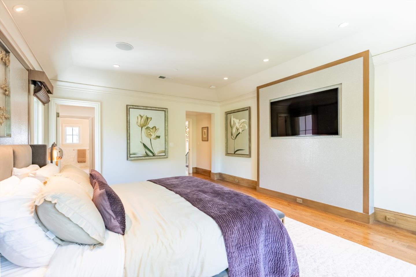 Detail Gallery Image 18 of 28 For 120 Royal Oaks Ct, Menlo Park,  CA 94025 - 5 Beds | 4/1 Baths