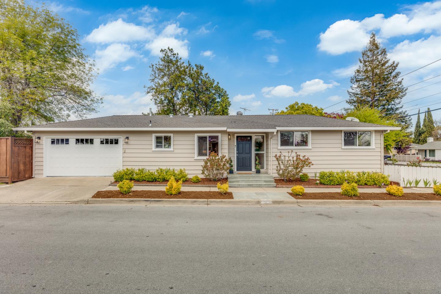 Detail Gallery Image 1 of 1 For 178 San Carlos Ave, Redwood City,  CA 94061 - 3 Beds | 2 Baths