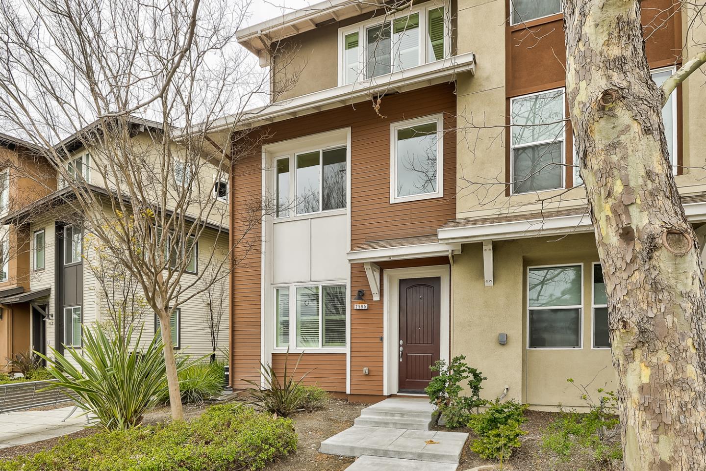 Detail Gallery Image 1 of 1 For 2595 W Middlefield Rd, Mountain View,  CA 94043 - 3 Beds | 3/1 Baths