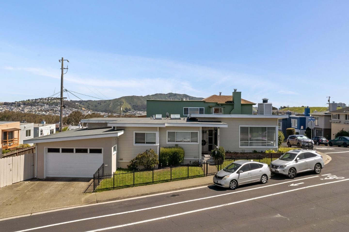 Detail Gallery Image 1 of 1 For 855 Southgate Ave, Daly City,  CA 94015 - 3 Beds | 2 Baths