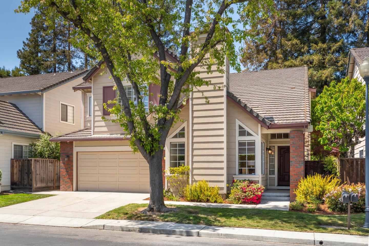 Detail Gallery Image 1 of 1 For 106 Danbury Ln, Redwood City,  CA 94061 - 4 Beds | 2/1 Baths