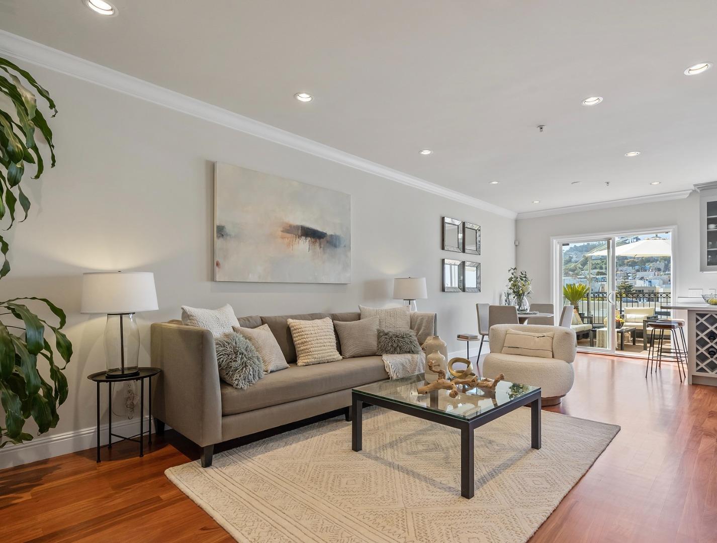 Detail Gallery Image 1 of 1 For 1545 Lincoln Way #3,  San Francisco,  CA 94122 - 3 Beds | 2 Baths