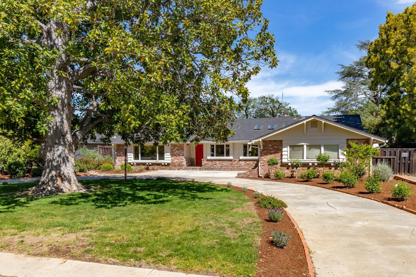 Detail Gallery Image 1 of 1 For 14091 Shadow Oaks Way, Saratoga,  CA 95070 - 5 Beds | 3 Baths