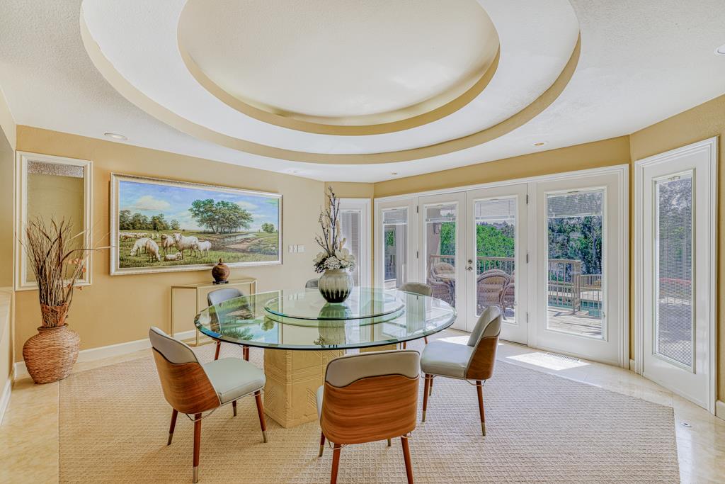 Detail Gallery Image 12 of 109 For 135 Bella Vista Dr, Hillsborough,  CA 94010 - 5 Beds | 4/1 Baths