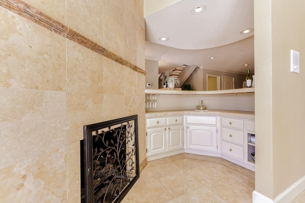 Detail Gallery Image 18 of 109 For 135 Bella Vista Dr, Hillsborough,  CA 94010 - 5 Beds | 4/1 Baths
