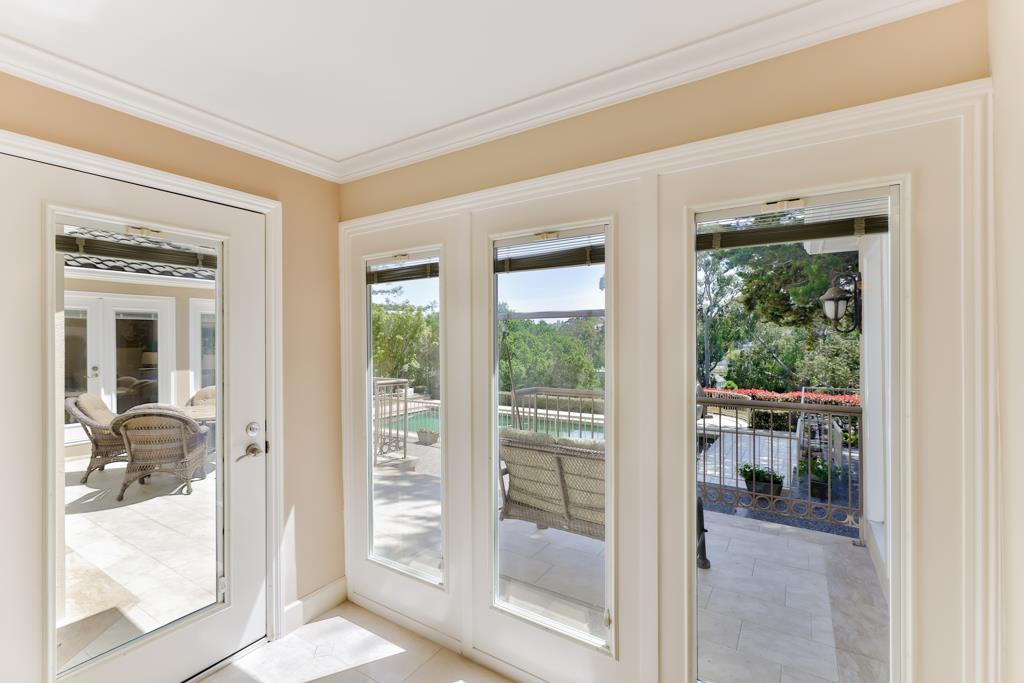 Detail Gallery Image 22 of 109 For 135 Bella Vista Dr, Hillsborough,  CA 94010 - 5 Beds | 4/1 Baths