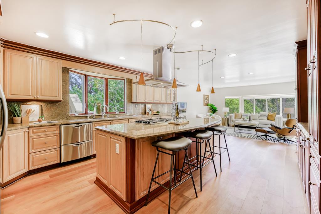 Detail Gallery Image 25 of 109 For 135 Bella Vista Dr, Hillsborough,  CA 94010 - 5 Beds | 4/1 Baths