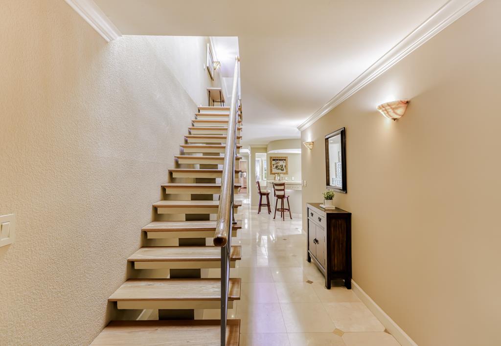 Detail Gallery Image 34 of 109 For 135 Bella Vista Dr, Hillsborough,  CA 94010 - 5 Beds | 4/1 Baths
