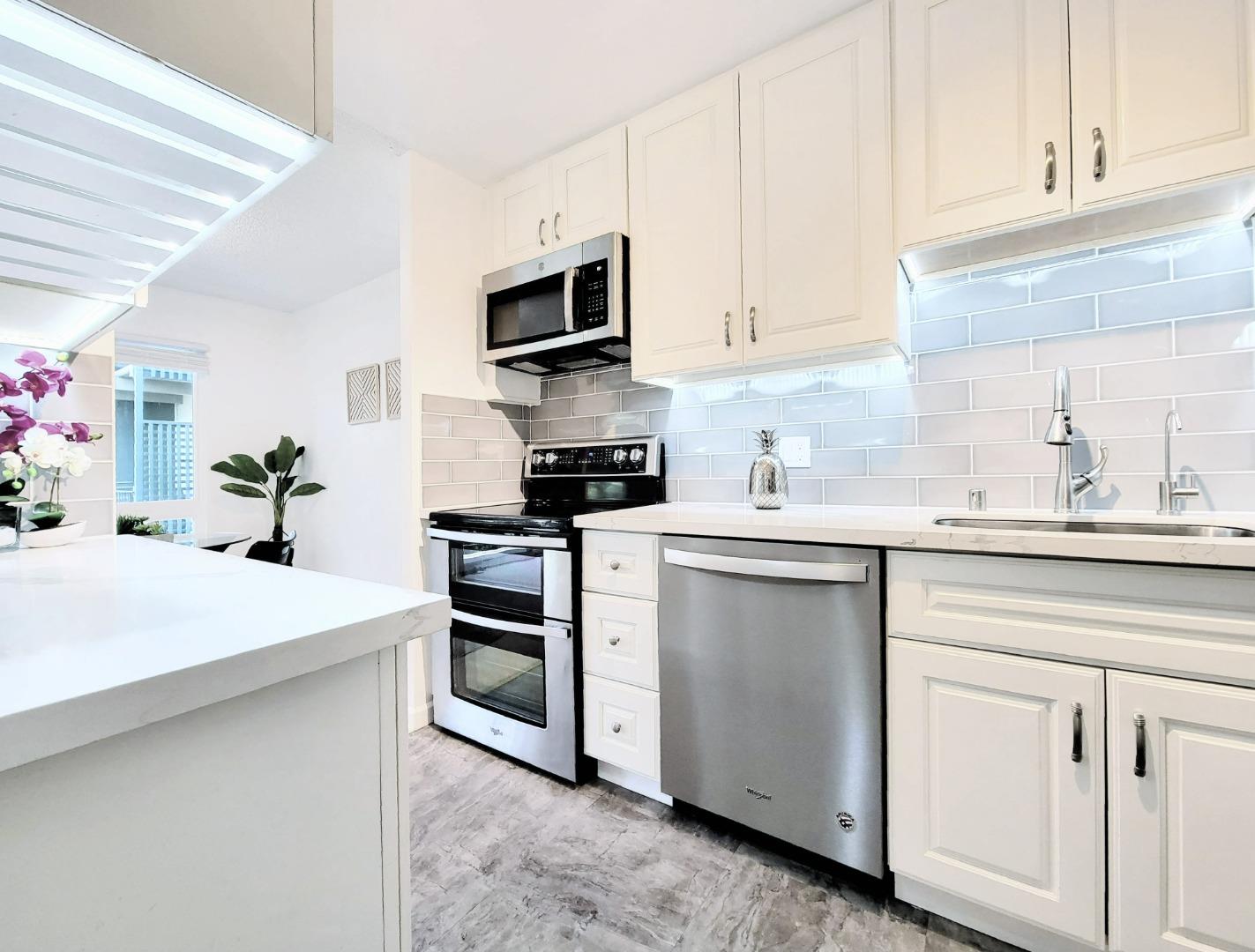 Detail Gallery Image 1 of 1 For 819 N Humboldt St #301,  San Mateo,  CA 94401 - 2 Beds | 1 Baths
