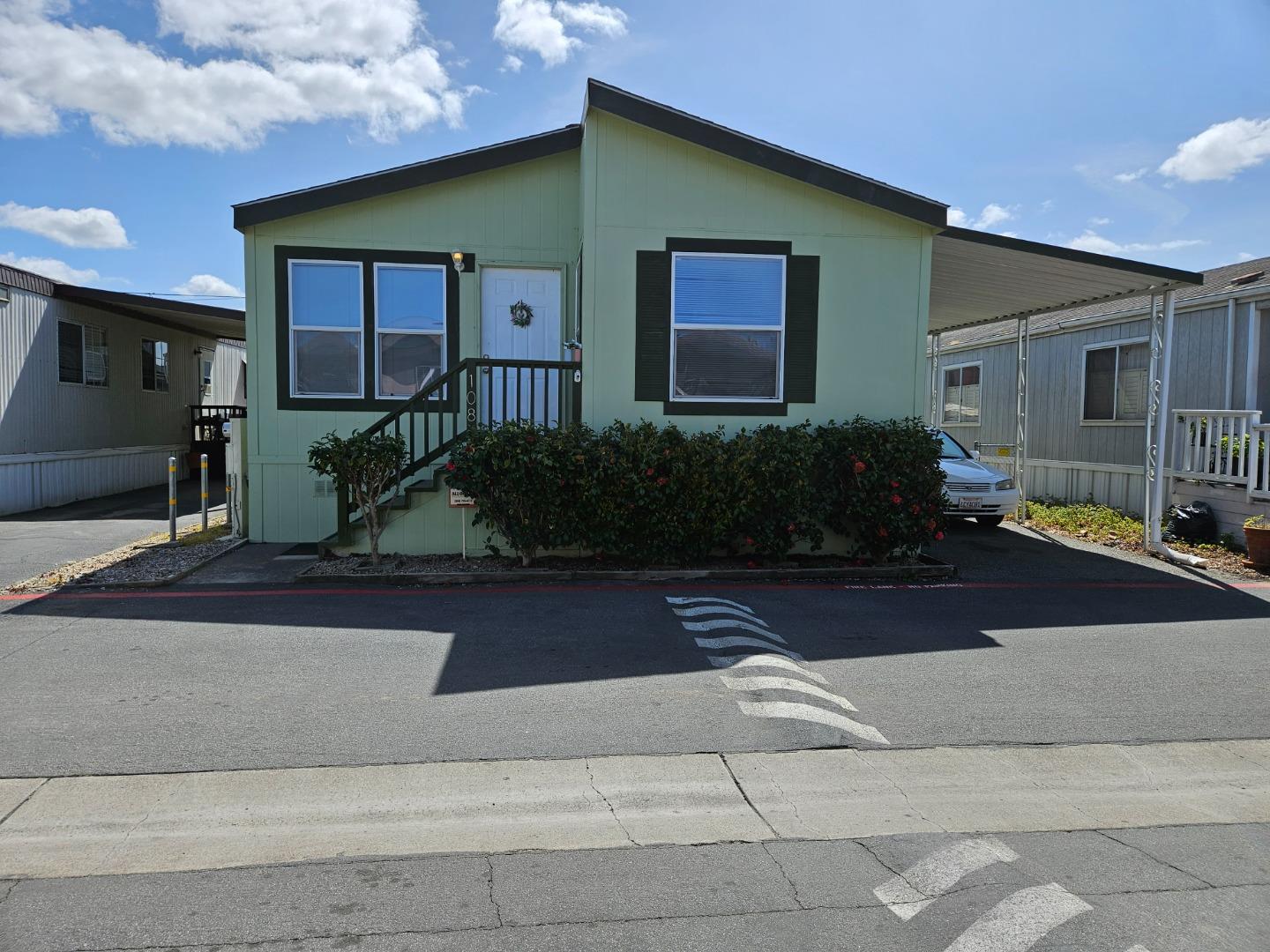 Detail Gallery Image 1 of 1 For 20 Russell Rd #108,  Salinas,  CA 93906 - 3 Beds | 2 Baths