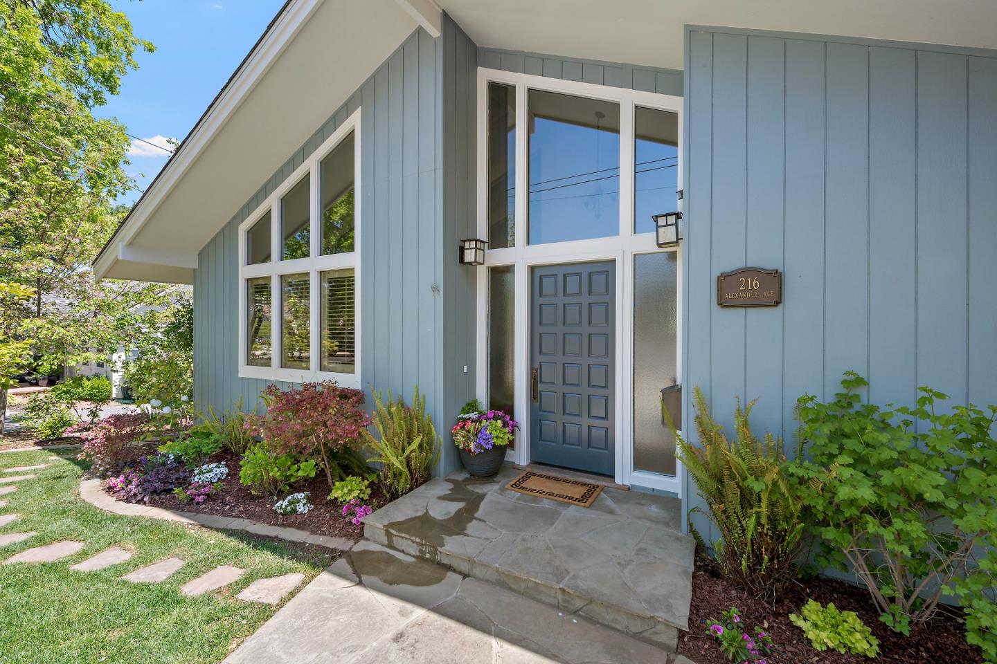 Detail Gallery Image 1 of 1 For 216 Alexander Ave, Los Gatos,  CA 95030 - 5 Beds | 3/1 Baths