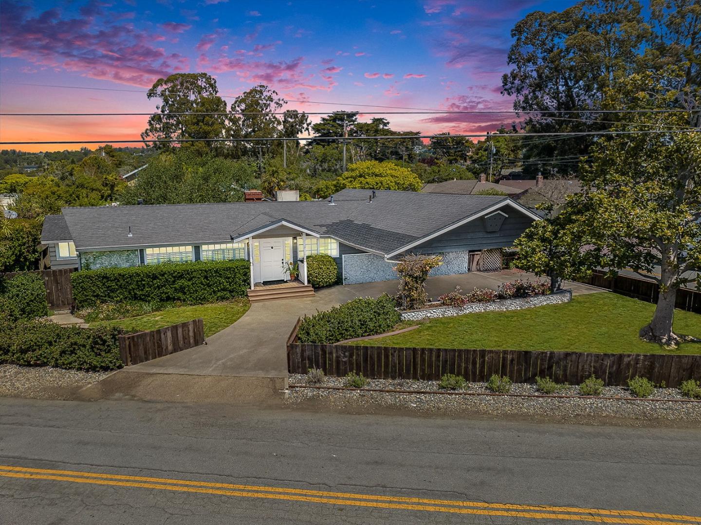 Detail Gallery Image 1 of 1 For 604 Maple St, Aptos,  CA 95003 - 3 Beds | 2 Baths