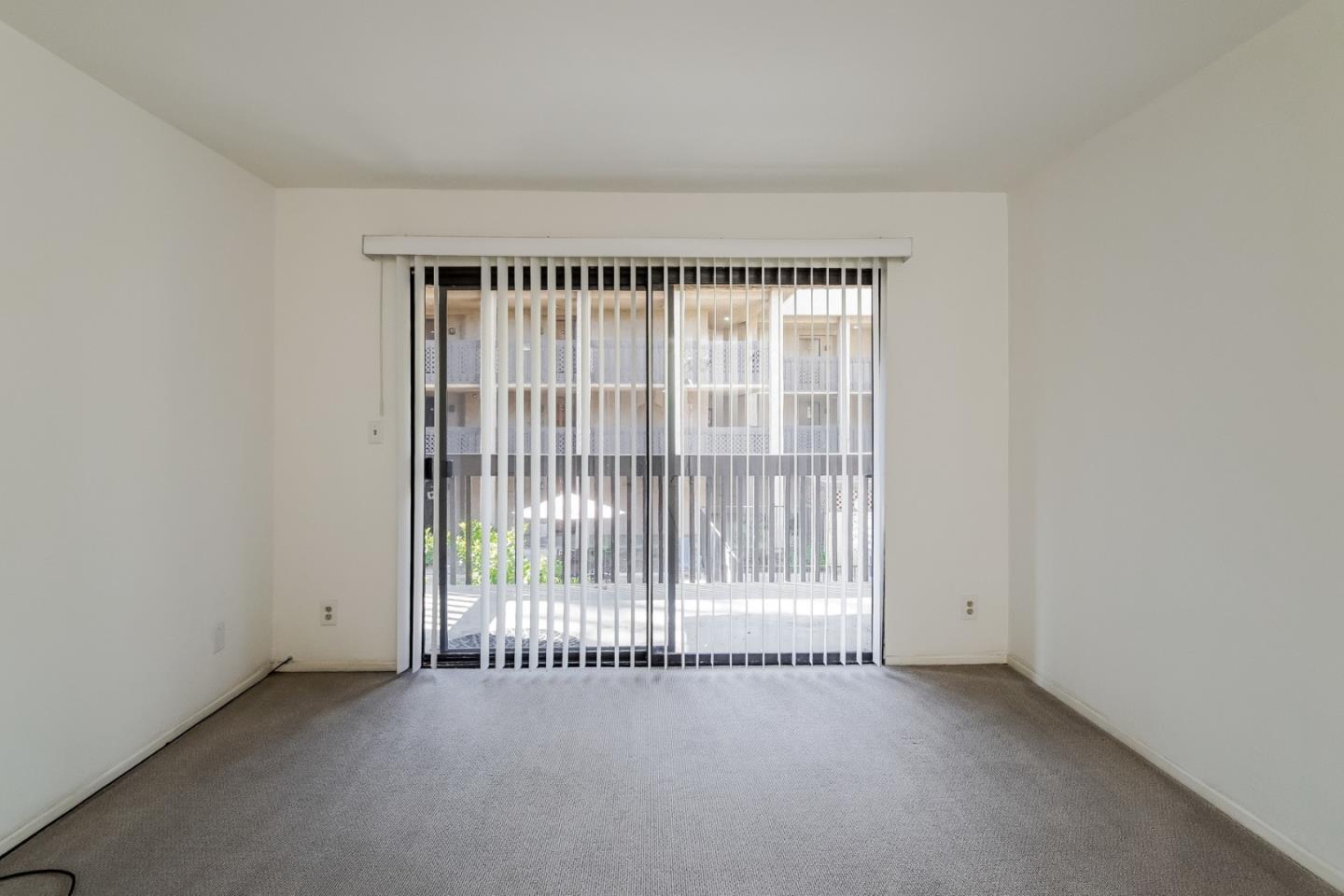 Detail Gallery Image 11 of 25 For 22100 Burbank Blvd 268g,  Woodland Hills,  CA 91367 - 1 Beds | 1 Baths