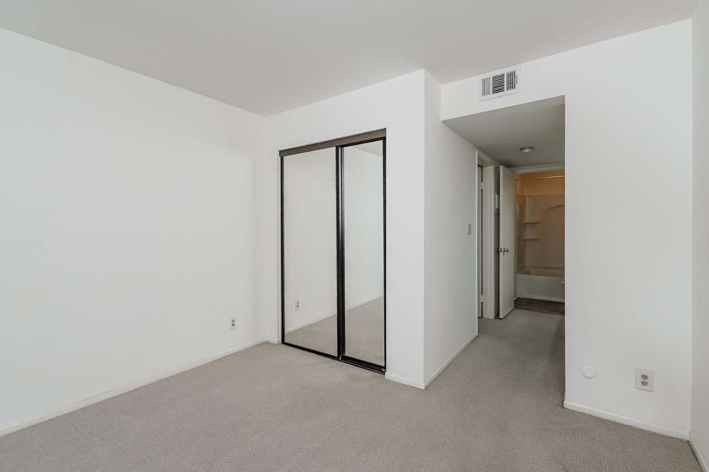 Detail Gallery Image 22 of 25 For 22100 Burbank Blvd 268g,  Woodland Hills,  CA 91367 - 1 Beds | 1 Baths
