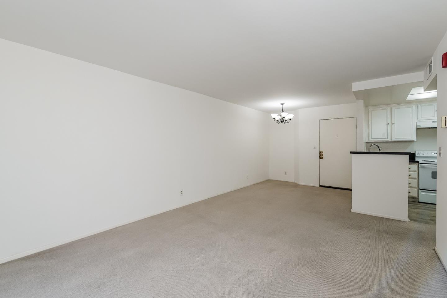 Detail Gallery Image 9 of 25 For 22100 Burbank Blvd 268g,  Woodland Hills,  CA 91367 - 1 Beds | 1 Baths