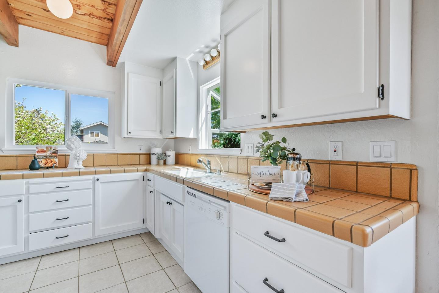Detail Gallery Image 15 of 45 For 620 Sumner St, Santa Cruz,  CA 95062 - 4 Beds | 3 Baths