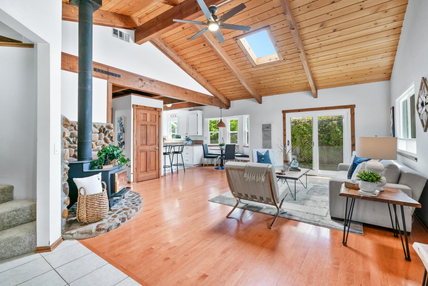 Detail Gallery Image 2 of 45 For 620 Sumner St, Santa Cruz,  CA 95062 - 4 Beds | 3 Baths
