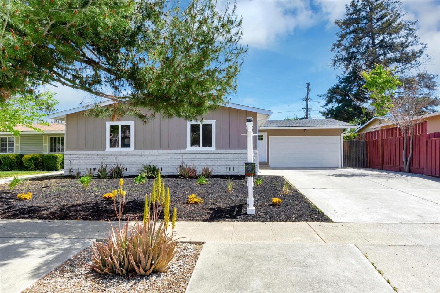 Detail Gallery Image 1 of 1 For 2084 via D Este, San Jose,  CA 95130 - 3 Beds | 2 Baths