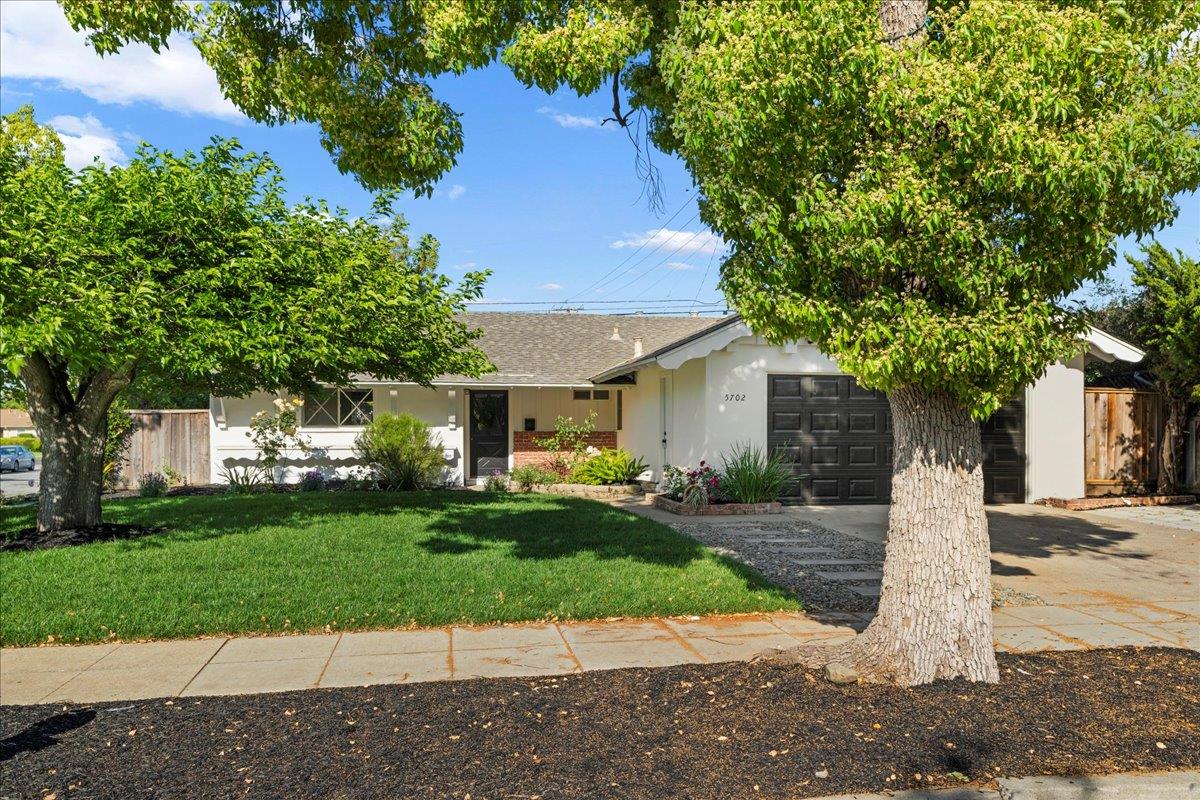 Detail Gallery Image 1 of 1 For 5702 Holland Ln, San Jose,  CA 95118 - 3 Beds | 2 Baths