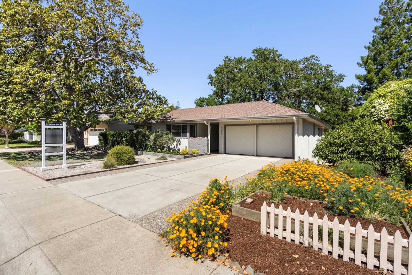 Detail Gallery Image 1 of 1 For 4243 Los Palos Ave, Palo Alto,  CA 94306 - 4 Beds | 2 Baths