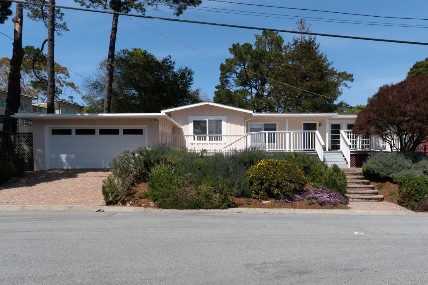 Detail Gallery Image 1 of 1 For 1250 Harrison St, Monterey,  CA 93940 - 3 Beds | 1/1 Baths