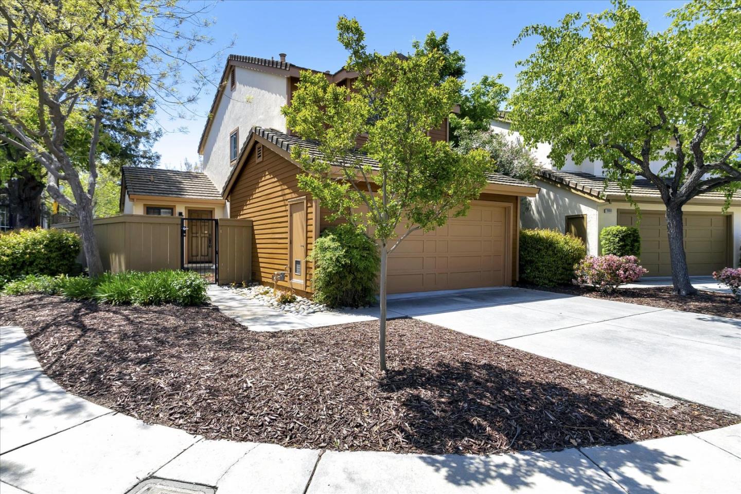 Detail Gallery Image 1 of 1 For 2086 Wente Way, San Jose,  CA 95125 - 3 Beds | 2/1 Baths
